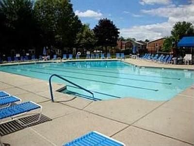 3rd image of 30 Oakbrook Dr APT 6