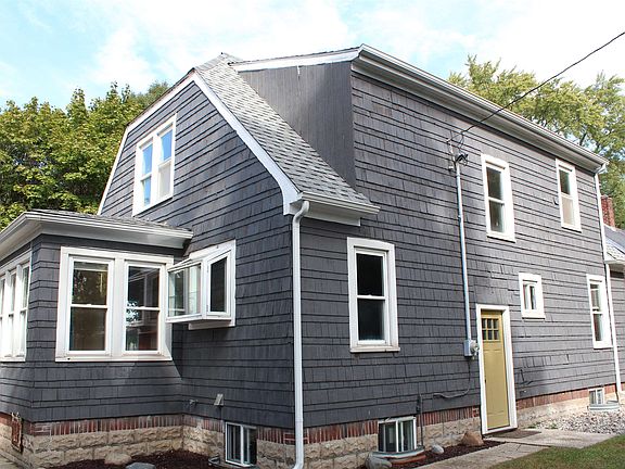 3rd image of 810 Mill St