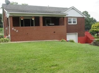 652 Sunset Dr, Freeport, PA 16229