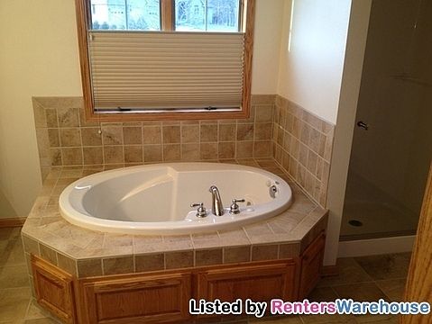 5th image of 2710 Lilac Ct