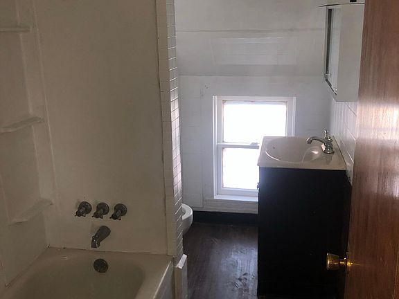4th image of 163 Schiller St