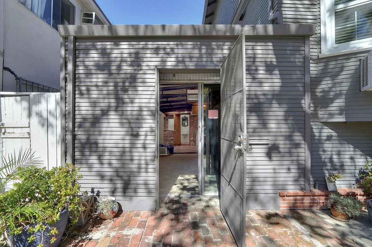 2 bed, 1000 sqft, $1,700 — Photo 2