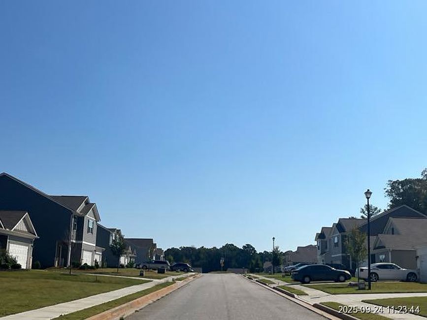 Exterior Neighborhood (street photo)