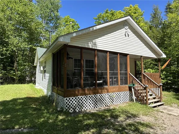 20 Scott Ln, Dumfries, NB E6G 1T3