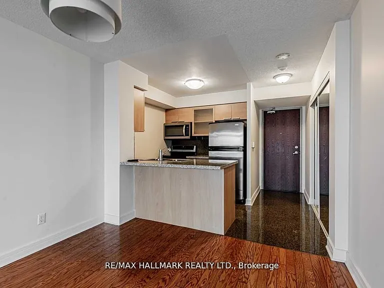 16 Harrison Garden Blvd #1102 — Photo 9