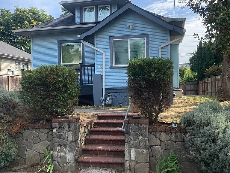 4024 N Haight Ave — Photo 2