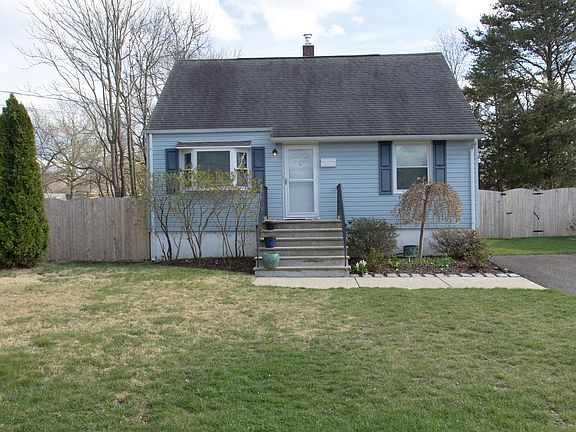 3rd image of 7 Fairway Dr