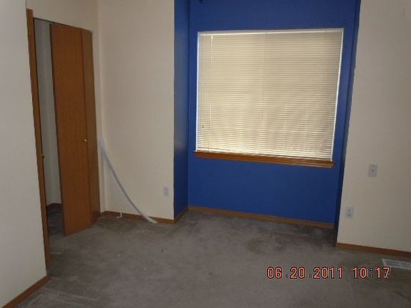 4th image of 10810 211th Avenue Ct E