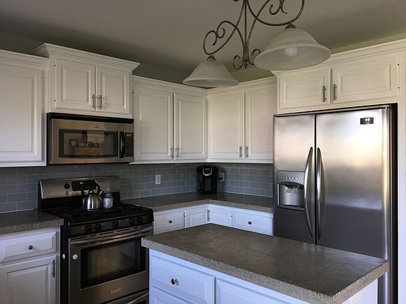 3rd image of 1224 Lily Ave