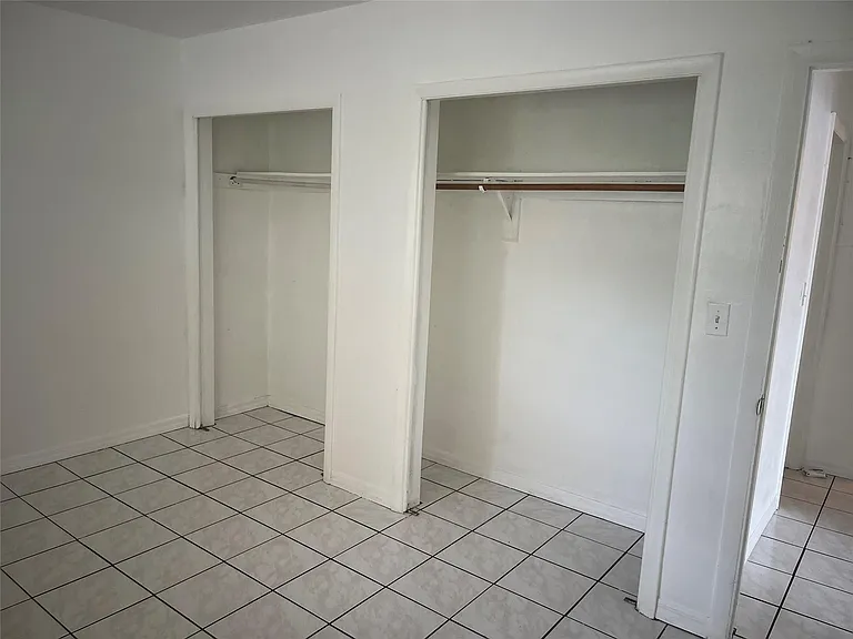 231 SW 8th St #1 — Photo 13