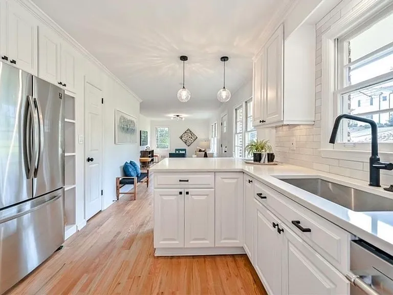3811 Hillcrest Dr SE — Photo 9