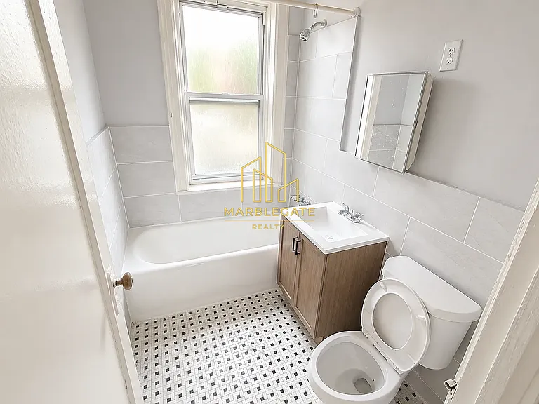 129 Schofield St #1E — Photo 3