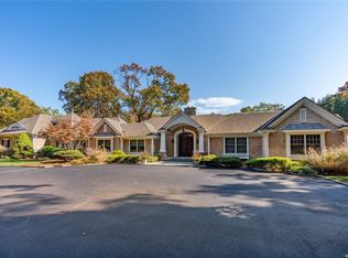 18 Emerson Rd, Glen Head, NY 11545