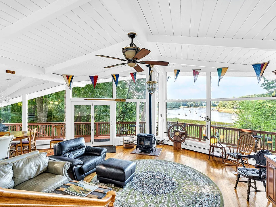 17 Marblehead Ln