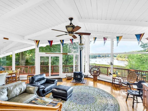 17 Marblehead Ln, Biddeford, ME 04005