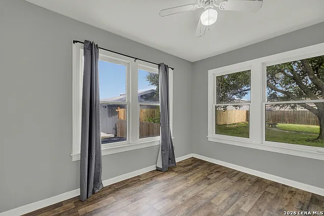105 E Huebinger St — Photo 14