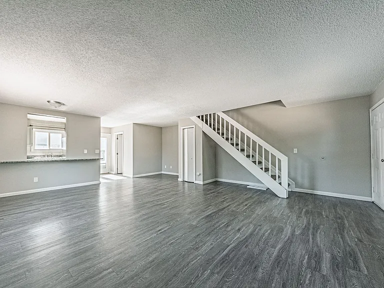 221 N Race St #D — Photo 11