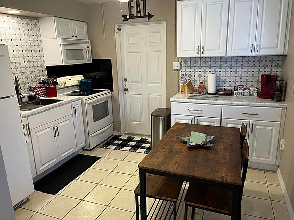 5th image of 525 Showalter Ave
