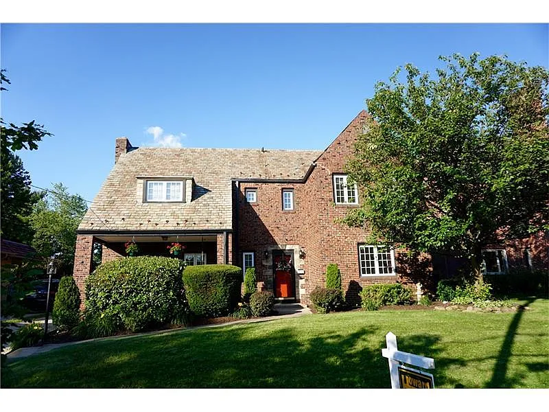 225 Outlook Dr photo 1