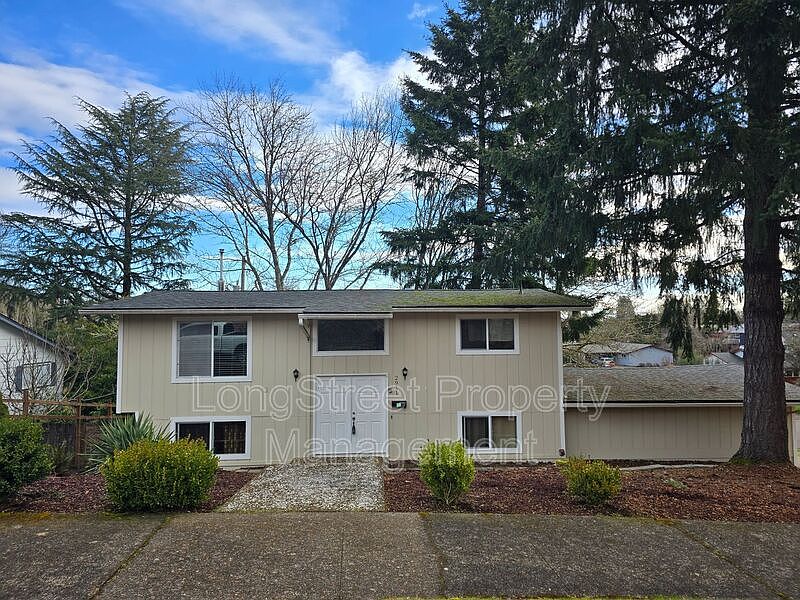 1st image of 2911 NW Ashwood Dr
