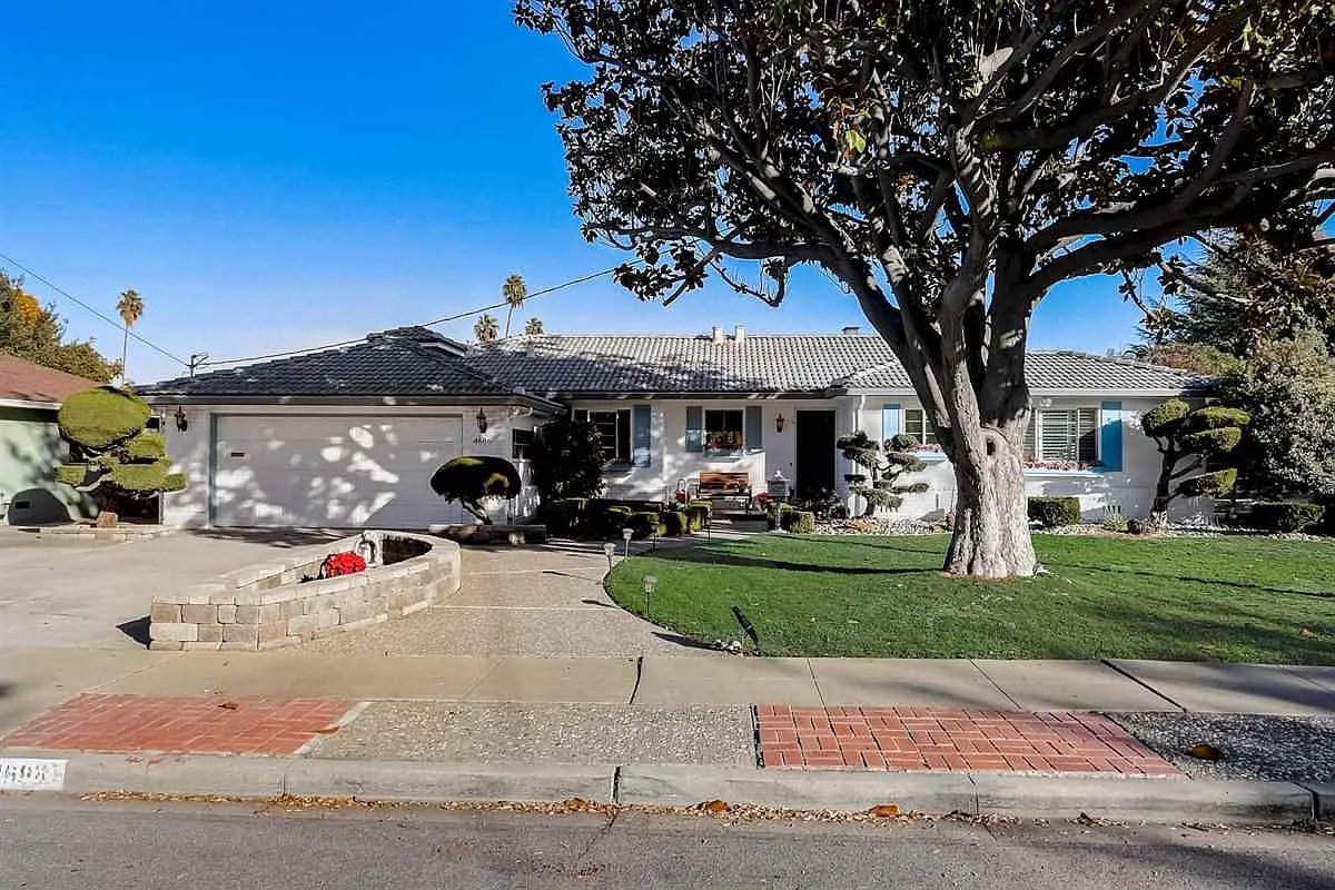 4686 Eggers Dr photo 1