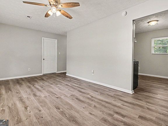 2nd image of 940 Michael Dr