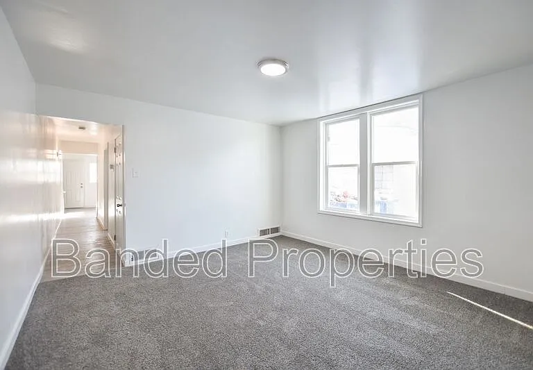 627 23rd St #1 — Photo 3