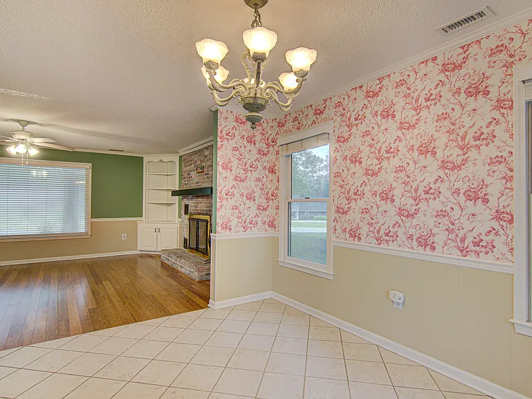 2315 Treetop Ln — Photo 16