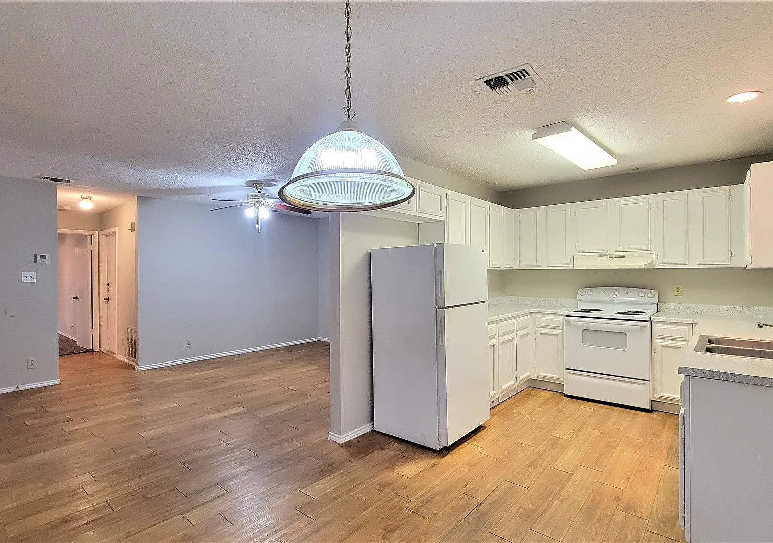 Lovely 2-story | 2-bedroom | 2-bath duplex | Balcony off Primary Bedroom! | Great location! — Photo 4