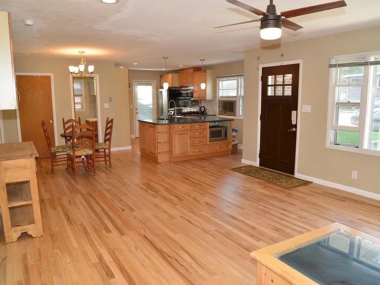 1830 Balsam Ave — Photo 2