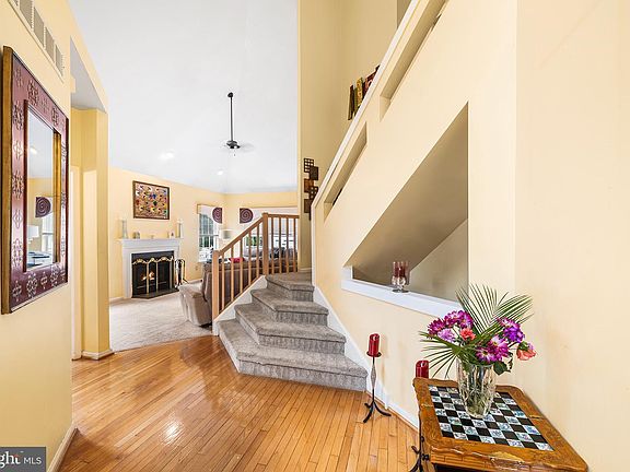 5th image of 204 Somerset Cir