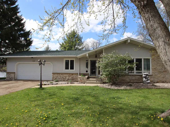 719 River Dr, Mayville, WI 53050