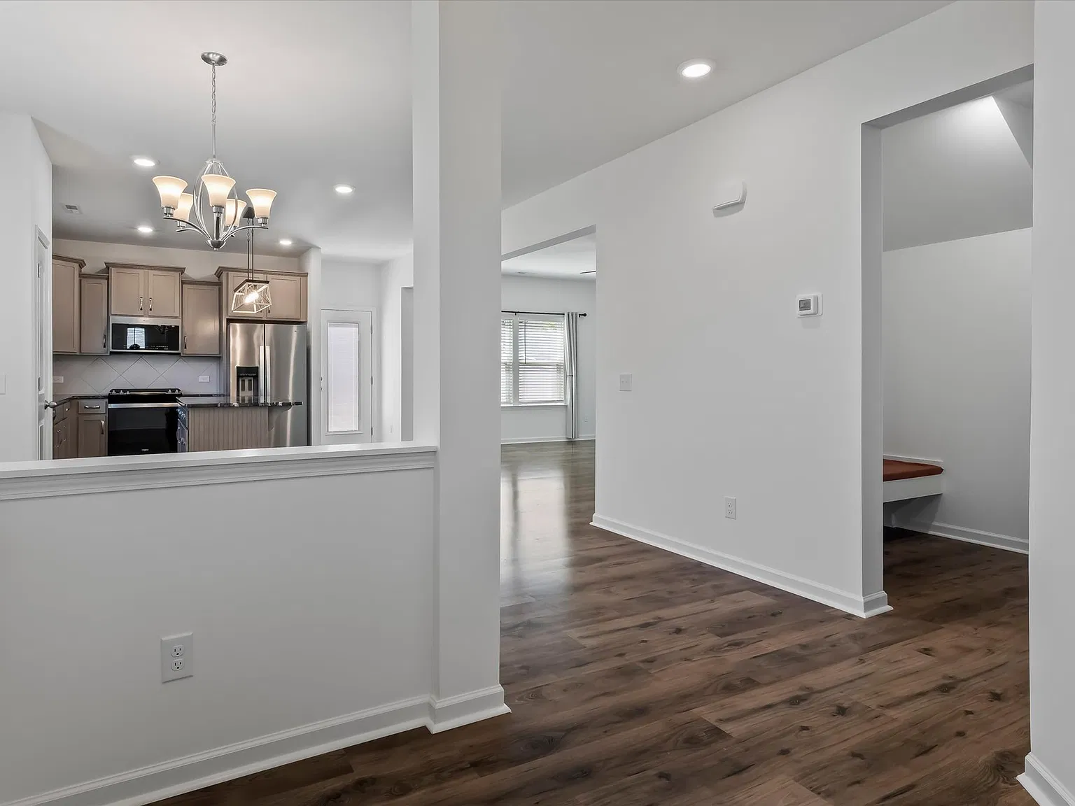 3 bed, 2.5 bath, 2333 sqft, $2,495 — Photo 3