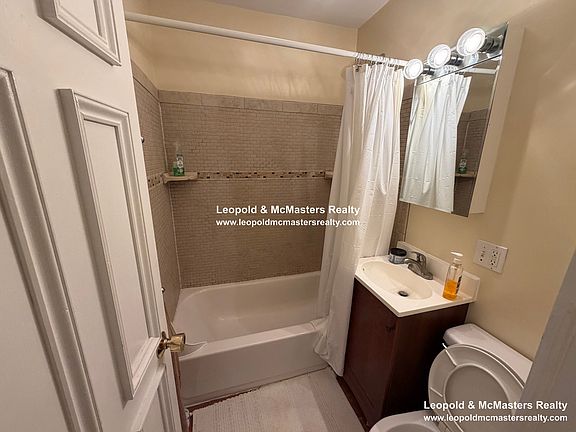 4th image of 169 Beacon St #4