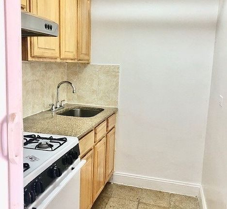 5th image of 14430 Roosevelt Ave APT 614