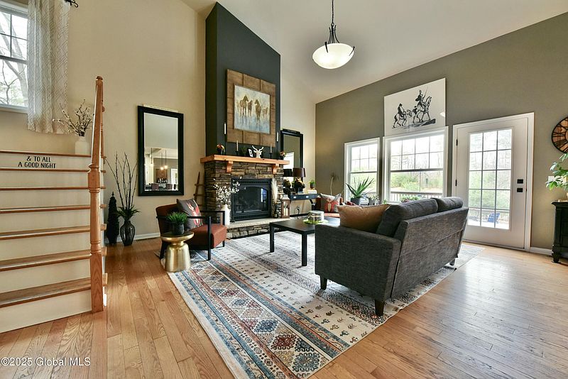 5th image of 8 Cherry Court