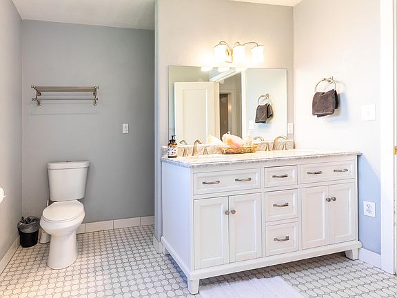 Guest bathroom downstairs