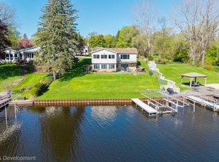 8081 Granada Ave, Brighton, MI 48114