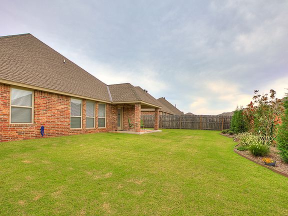 4th image of 3204 SW 137th Ct