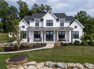 8916 Valley West Dr, Breinigsville, PA 18031