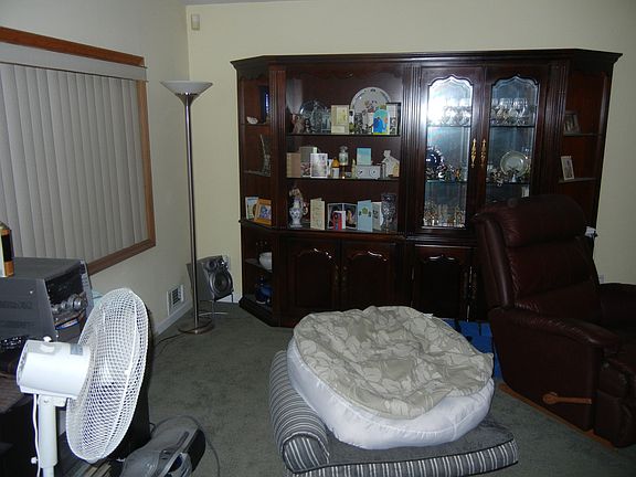 4th image of 51 W White St