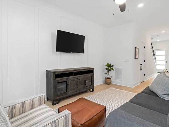 5th image of 6 Holland Park W Lot 6