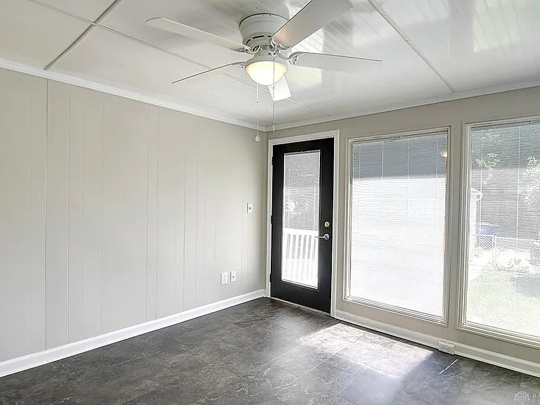 523 Watervliet Ave — Photo 17