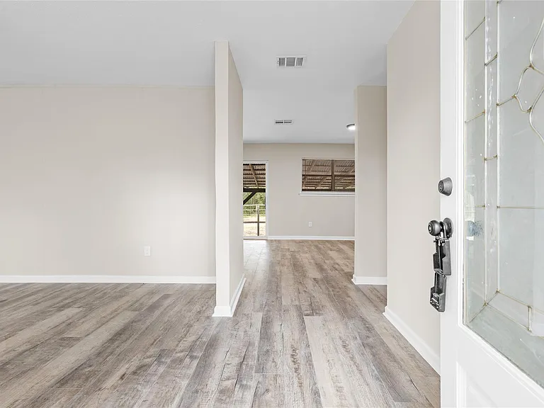 804 Avenue I — Photo 5