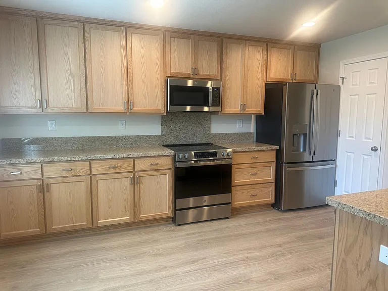 660 Fox Pointe Rd — Photo 3