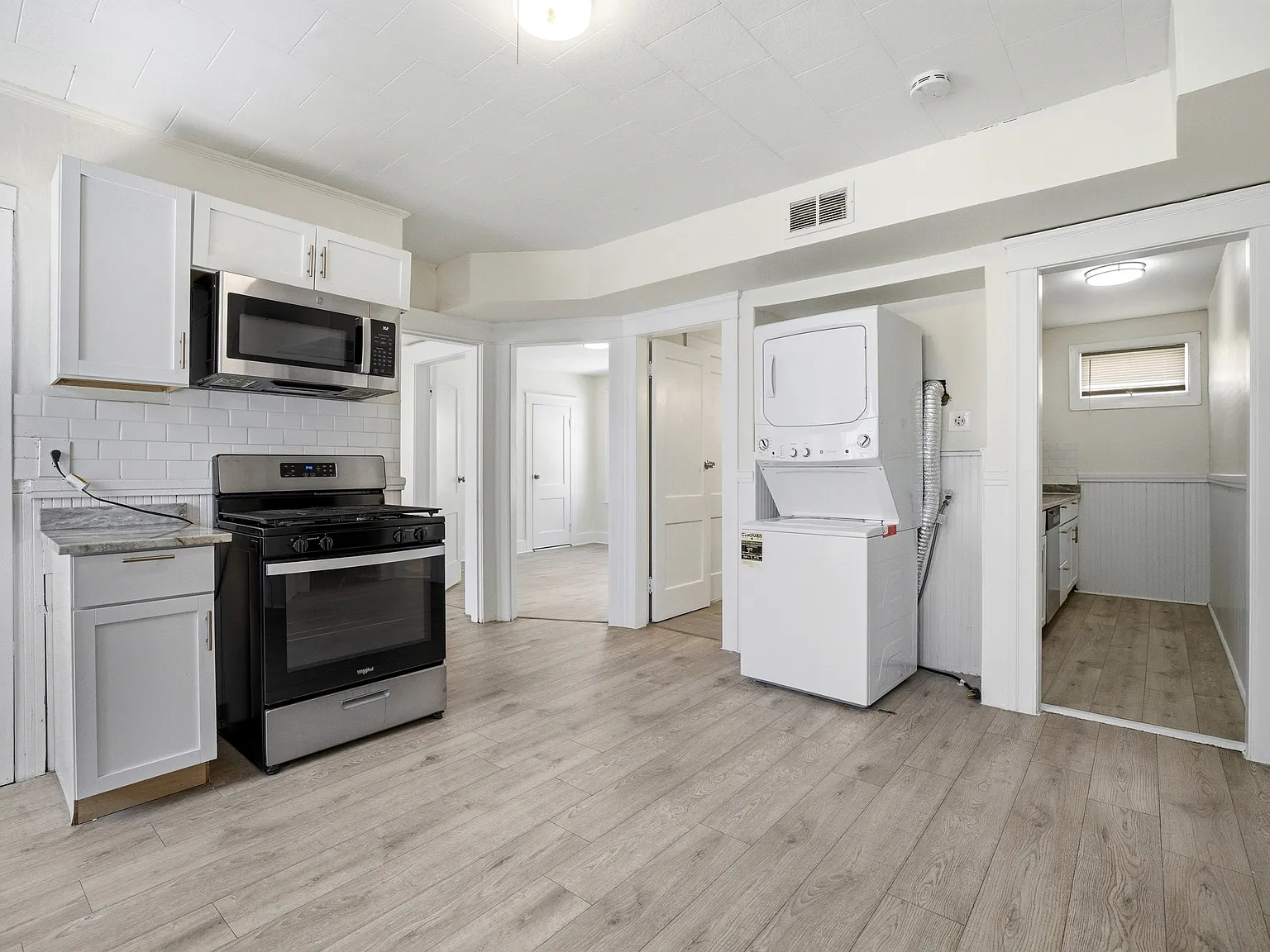 12 Hillside St — Photo 2