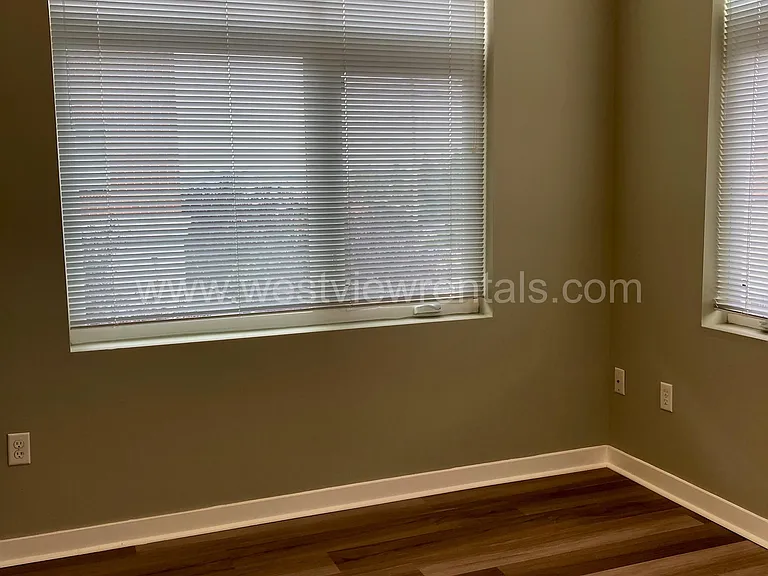 200 E Maple St — Photo 28