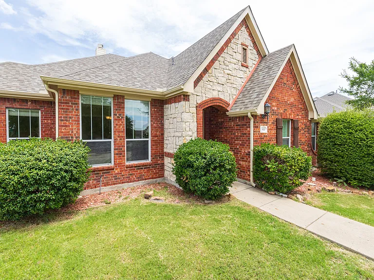 611 Table Rock Dr — Photo 3