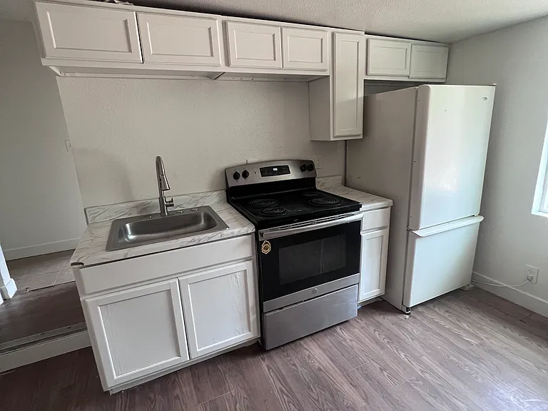 901 Lenore Ct #B — Photo 2