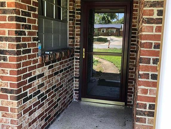 3rd image of 775 Poinsettia Ave